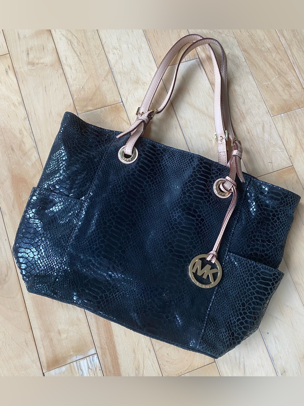 Stunning Michael Kors Jet Set Tote – Black Snakeskin Effect 🖤